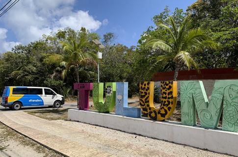 Camioneta en Tulum