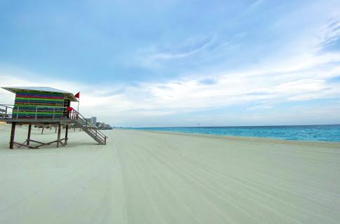 Playa Delfines 1