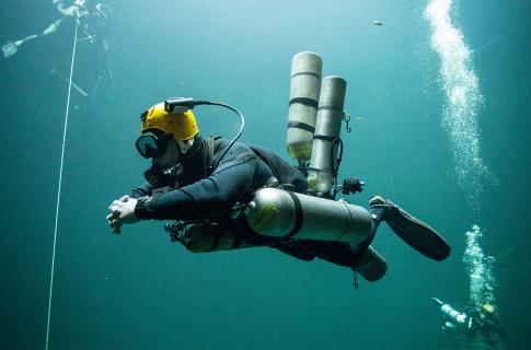 Buceo en cenote The Pit