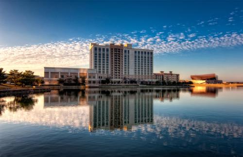 The Marriott Hotel at Las Colinas overlooks Lake Carolyn.