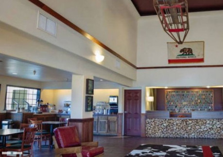 237P3redwood-riverwalk-lobby.jpg