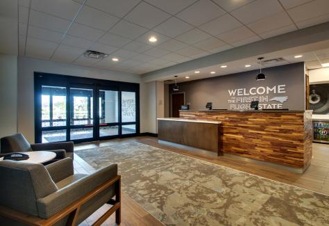 Hampton Inn and Suites_front desk