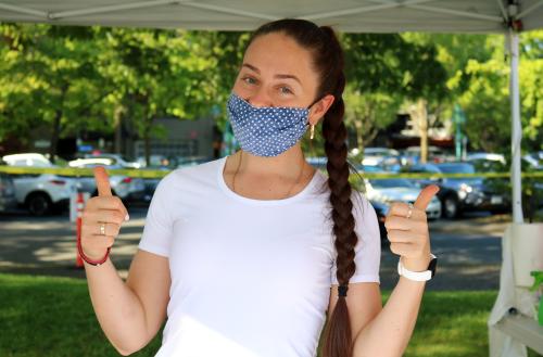 Photo of woman wearing face mask at Kirkland Wednesday Market in Marina Park