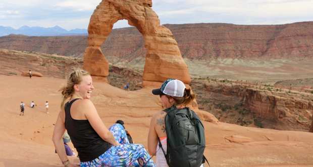 Delicate Arch | Hikers in Moab