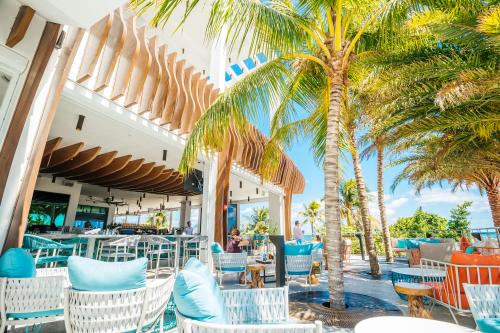 Oceanic is upscale eatery offering uninterrupted ocean vistas and fresh, local seafood.