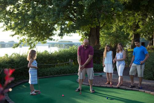 family-travel-tips-water-golf-harrisburg