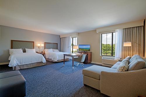 Guest rooms at the Hampton Inn Cazenovia