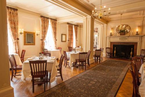 Lincklaen House's dining room