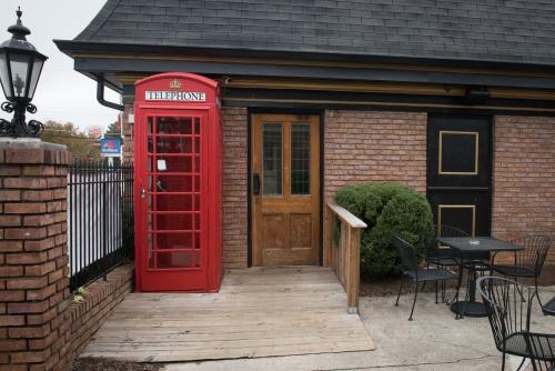 King George Tavern Phone Booth
