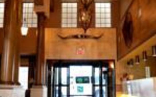 Quality Inn & Suites Airport Shuttle/Lobby_Thumb