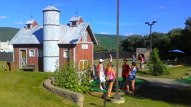 Barnyard Swing Mini Golf & Family Fun Center