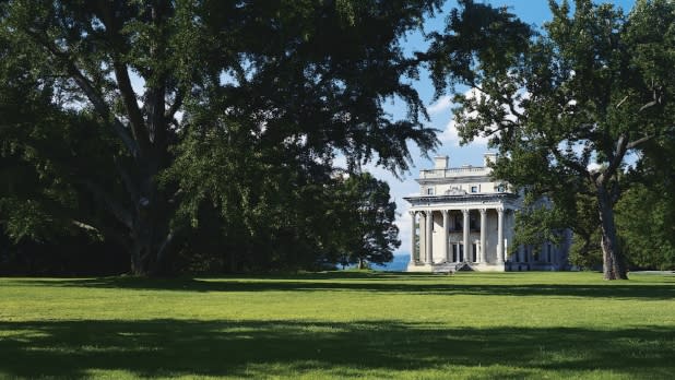 Exterior of the Vanderbilt Mansion 