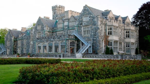 A mansion built of stone on Long Island's Gold Coast