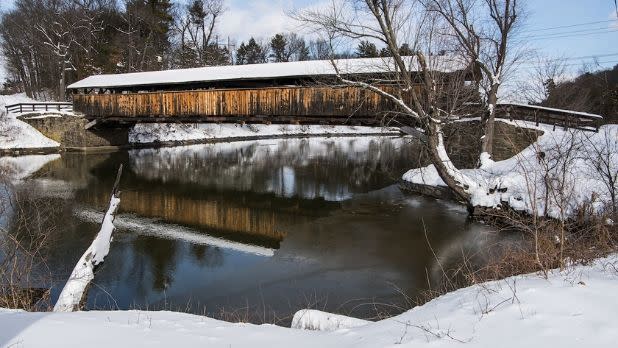Petrine's Bridge covered in Snow in NY's Bridge Covered in Snow in NY
