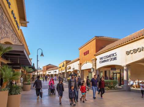 Desert Hills Premium Outlets