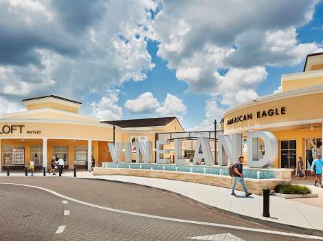Store outlet clearance mall aurora