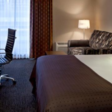 Holiday Inn Suites Vancouver Downtown