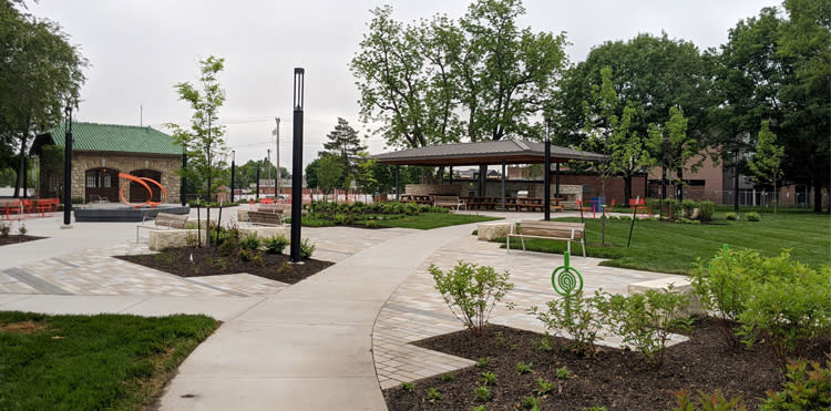 Thompson-Park-Plaza