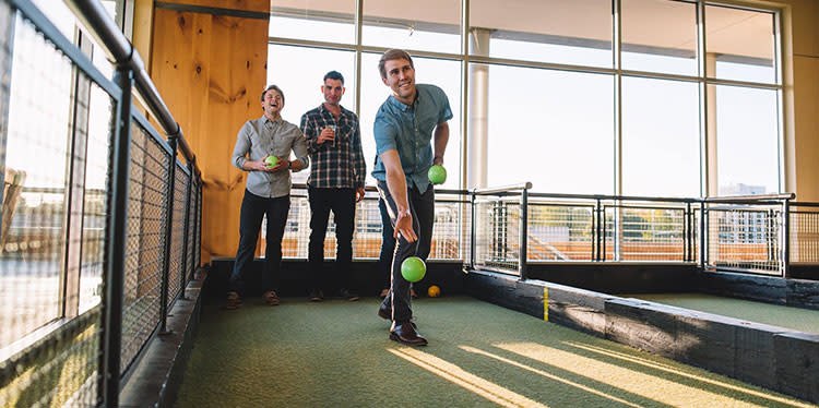 bocce-at-pinstripes-in-overland-park