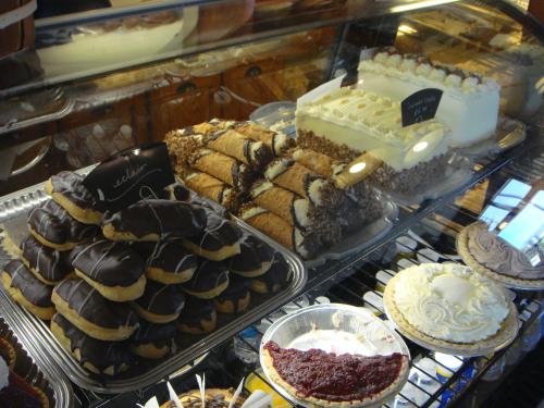 Kneaders Treats