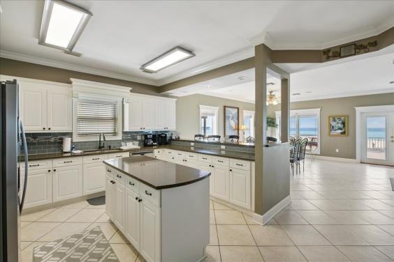 Beautiful, open kitchen!