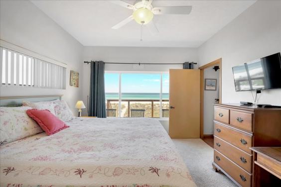 Master bedroom 1 with Gulf views