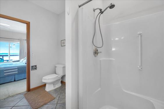 Master bathroom 2