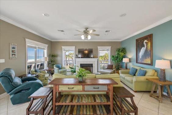 Beautiful and spacious living room!