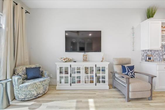Beautifully decorated living room!