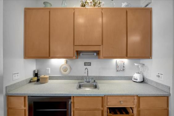 Wet bar