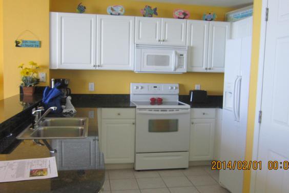 Fully stocked kitchen!