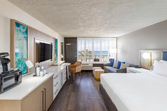 Standard King Room / Oceanfront / Sofa Bed