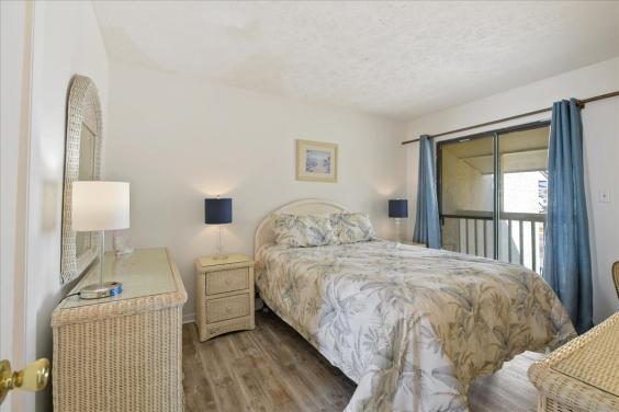 Roadside upstairs bedroom!