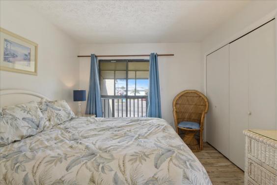 Roadside bedroom with balcony!