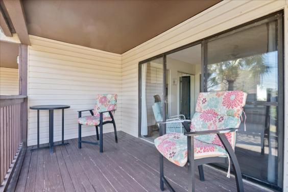 Peaceful, private balcony!