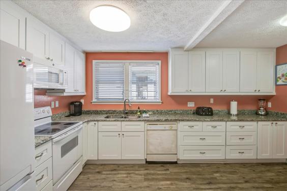Large, fully equipped kitchen