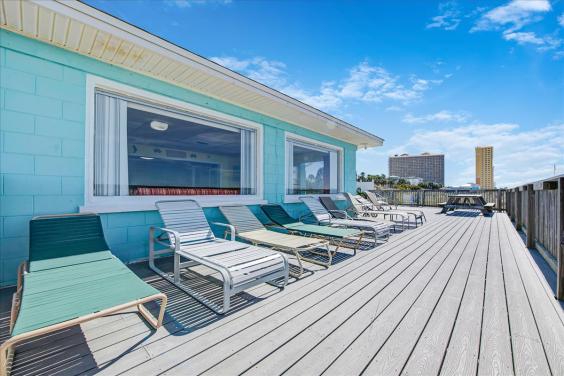 Large, open deck with great views!
