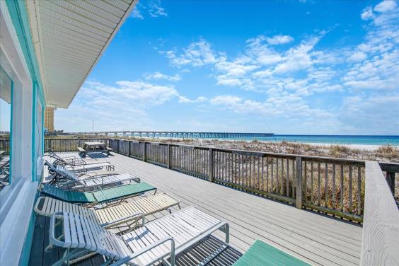 Large, open deck with great views!