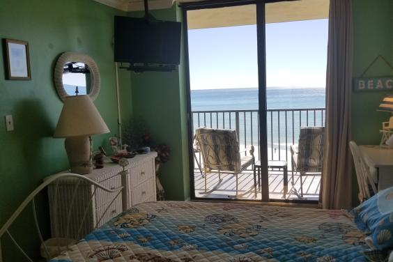 queen large master bedroom
