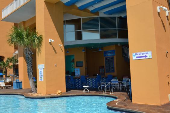 2 Pools, bar and restaurant