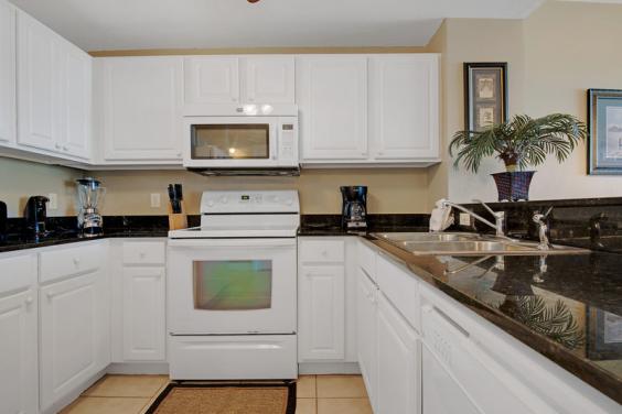 Granite Kitchen fully equipped
