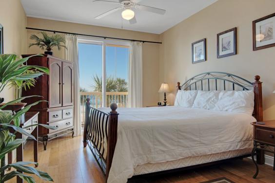 Gorgeious Master Suite with views