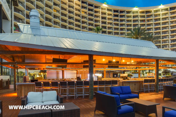 Holiday Inn Resort SeaGlass Bar