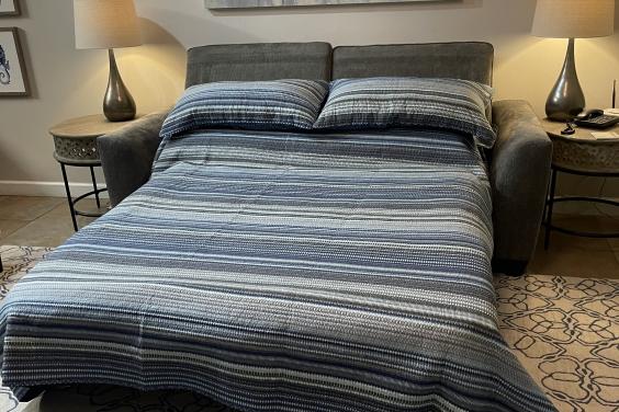 Pull out sofa bed