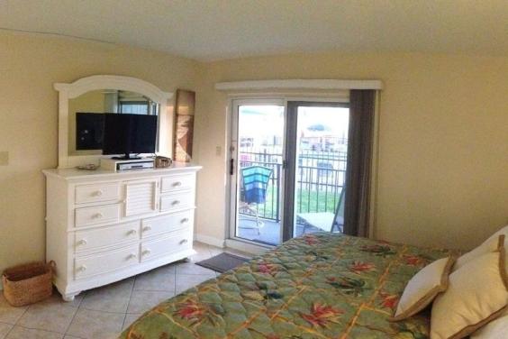 MASTER BEDROOM WITH BALCONY ACCESS
