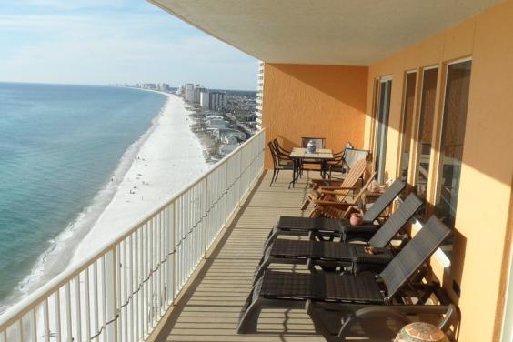 1701 Balcony with seating for 16