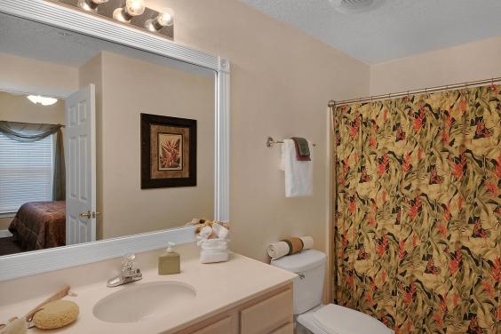Guest Bathroom Unit 1602