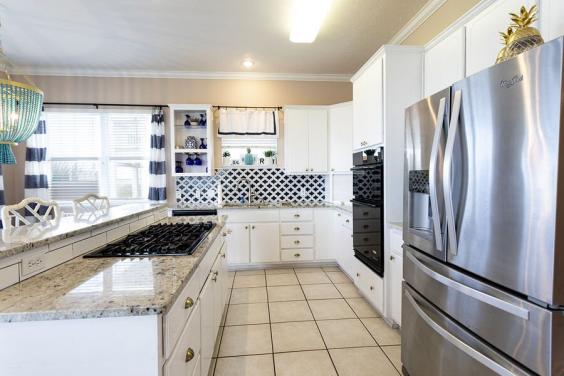 Beautiful and Spacious Kitchen