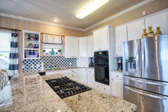 Beautiful and Spacious Kitchen
