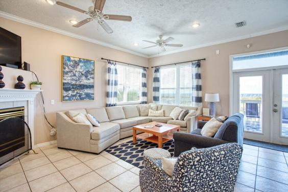Cozy and Spacious Living Area